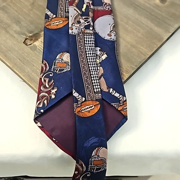 Cornerstone Vintage Football Tie. - Picture 4 of 8